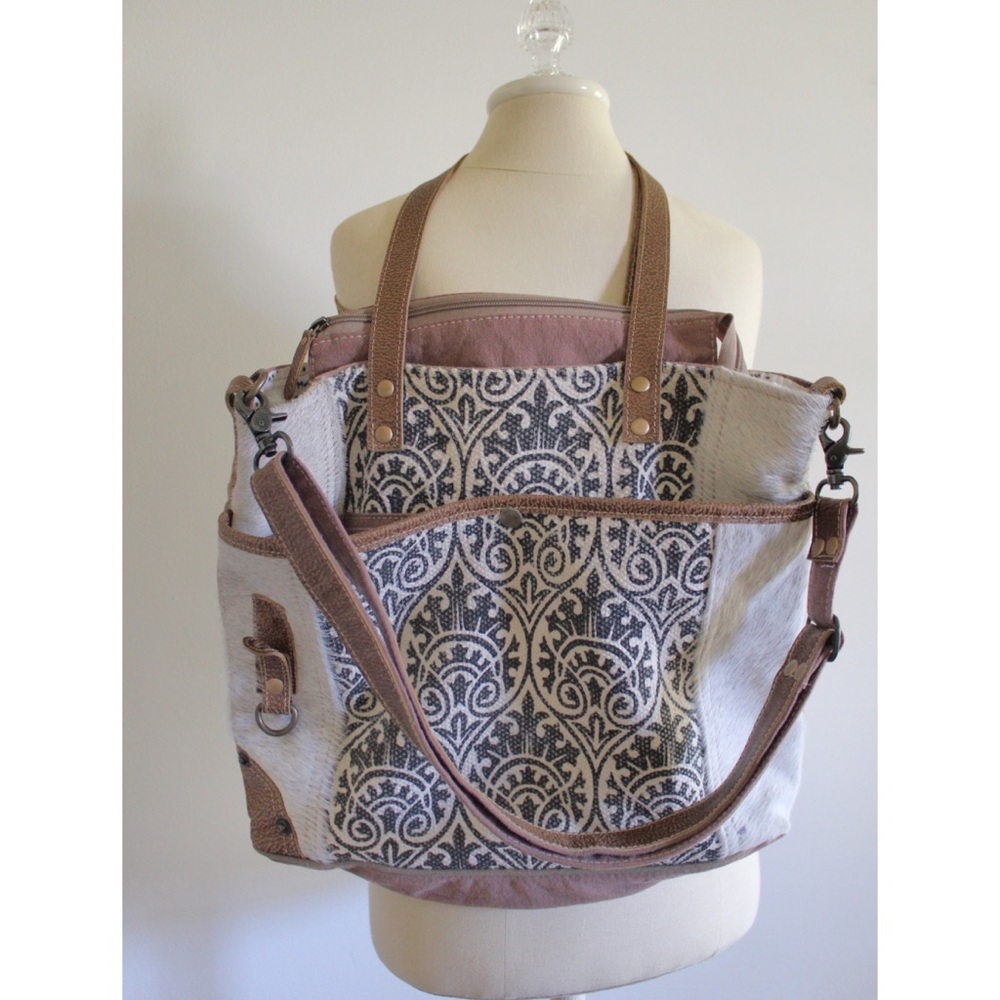 Myra Bag Ace Upcycled Canvas & Cowhide Messenger Bag Preowned - Picture 3 of 13